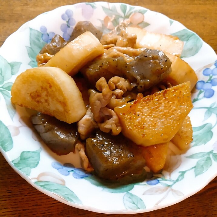 長芋と蒟蒻と豚肉の炒め物